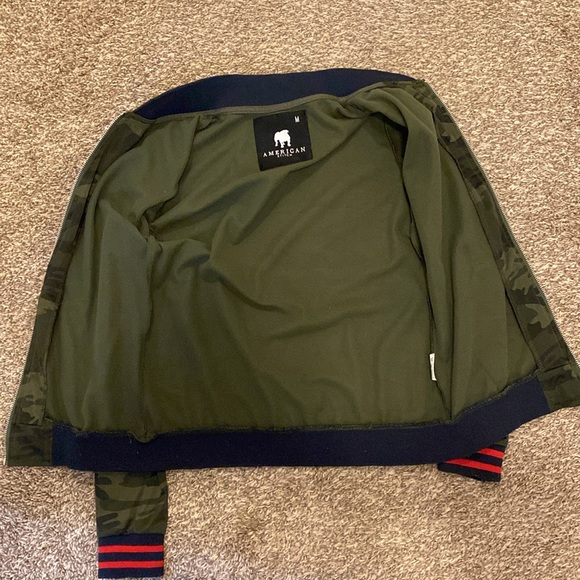 Light weight camo print jacket, lightly worn, no stains, no loose threads - Picture 3 of 5